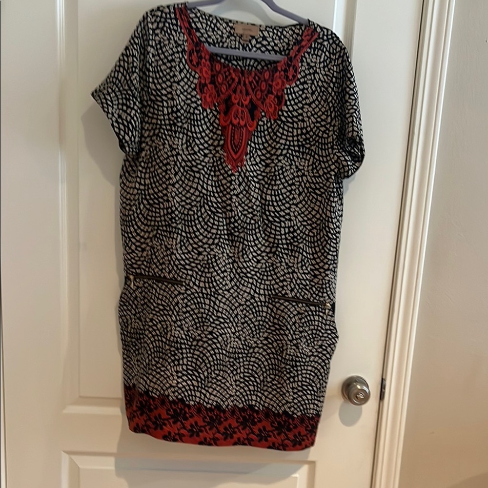 Elegant Black and Red Patterned Women's dress. 2 pockets with zipper. So cute